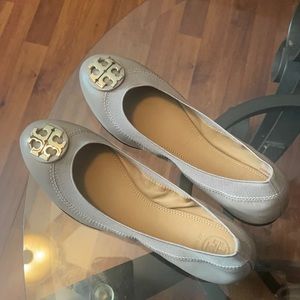 Tory Burch leather flats.Excellent condition.